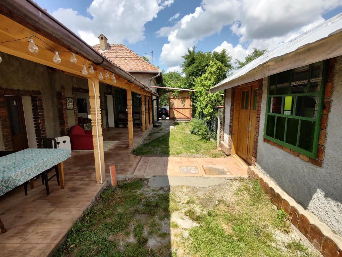 La Tataia Zahei Hotel Dragus Bagian luar foto