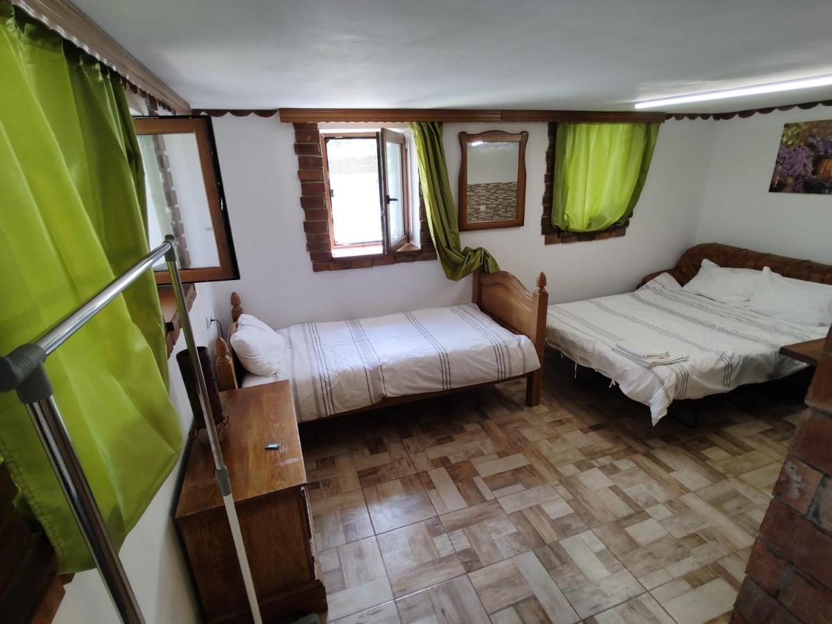 La Tataia Zahei Hotel Dragus Bagian luar foto