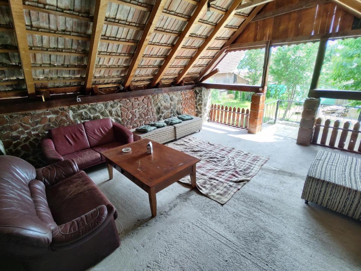 La Tataia Zahei Hotel Dragus Bagian luar foto