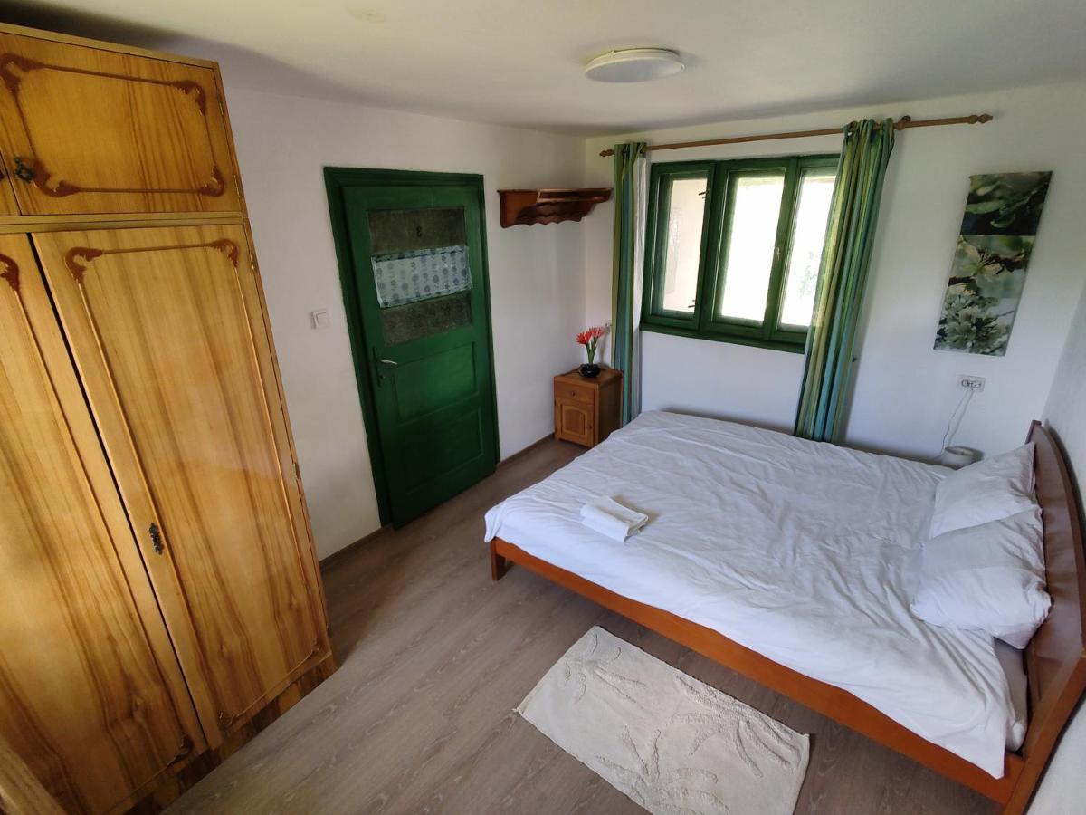 La Tataia Zahei Hotel Dragus Bagian luar foto