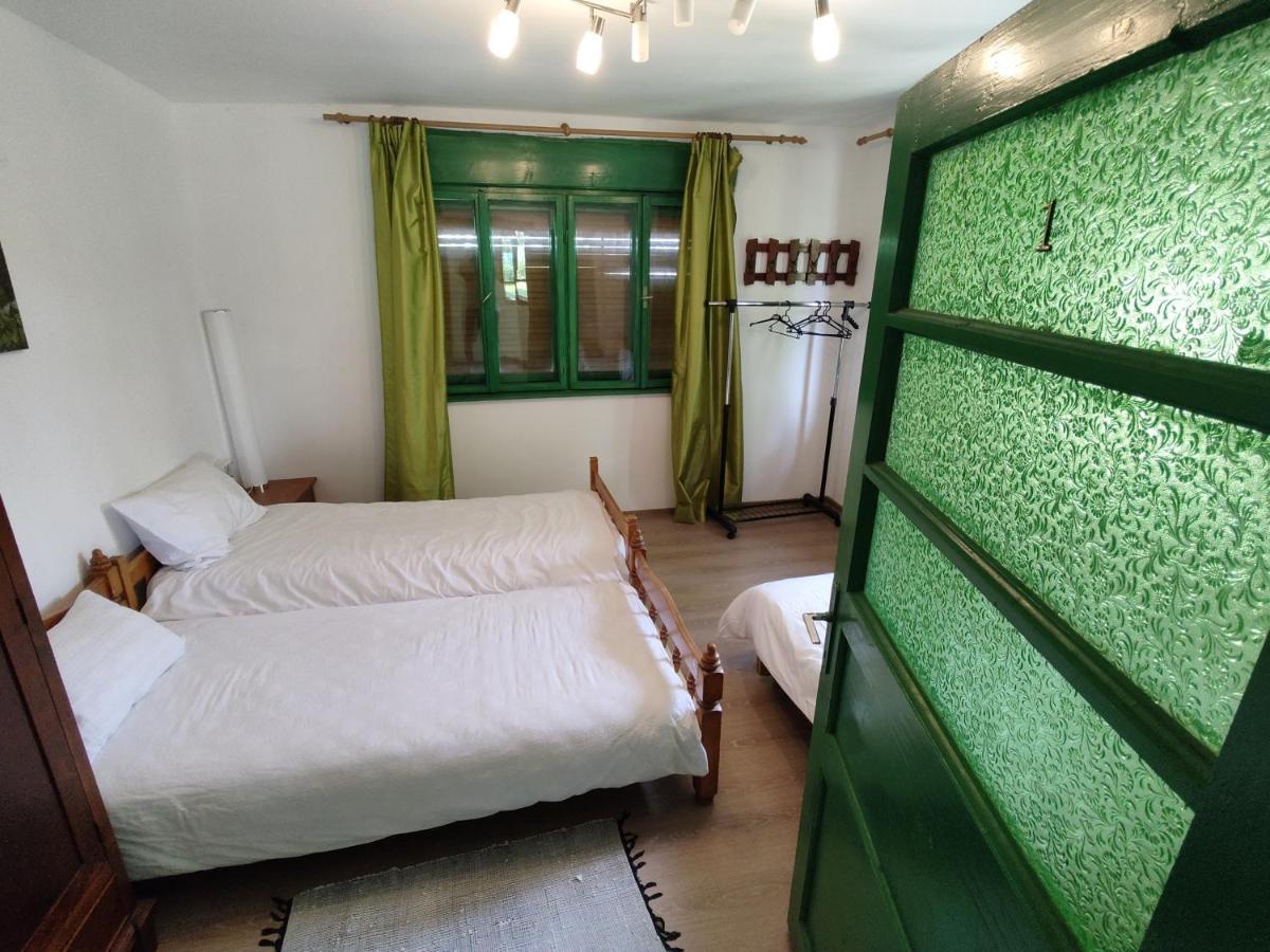 La Tataia Zahei Hotel Dragus Bagian luar foto
