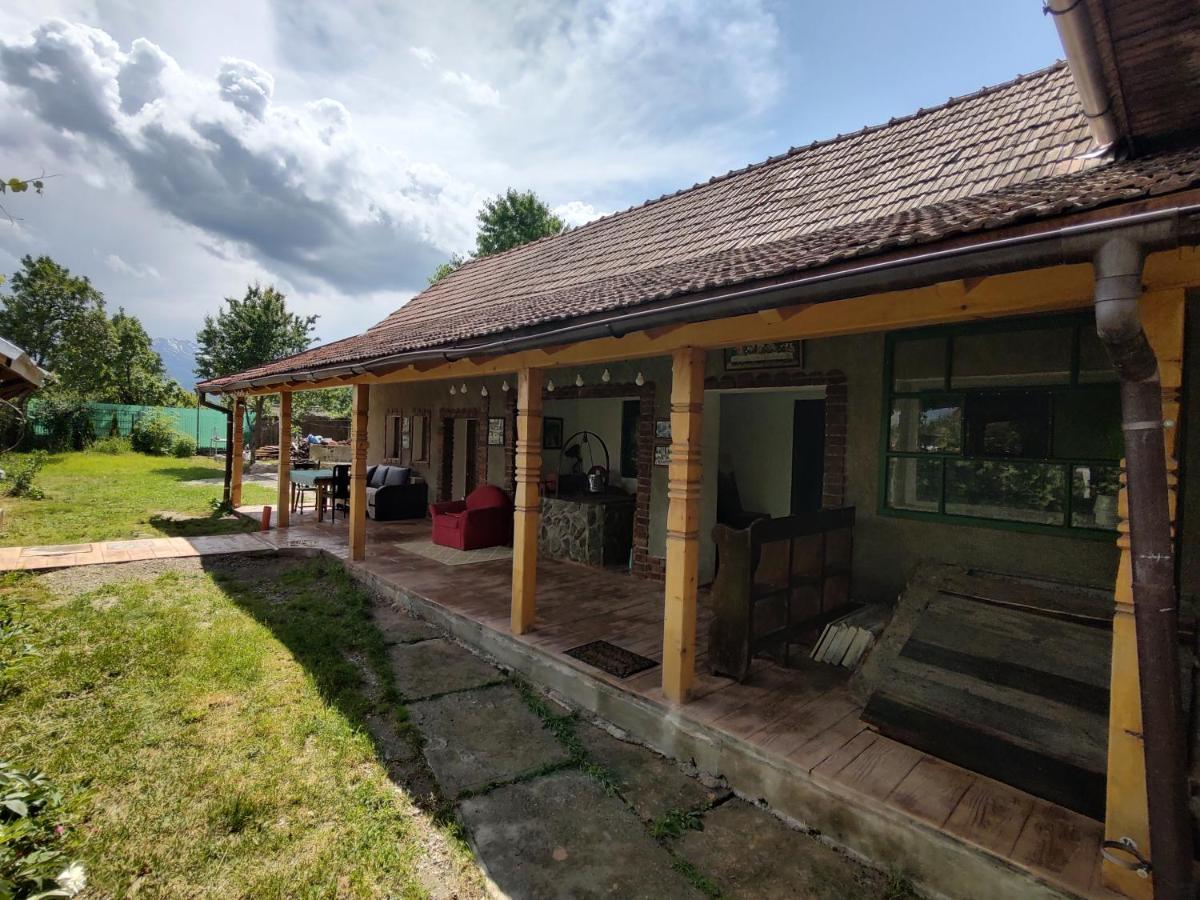 La Tataia Zahei Hotel Dragus Bagian luar foto