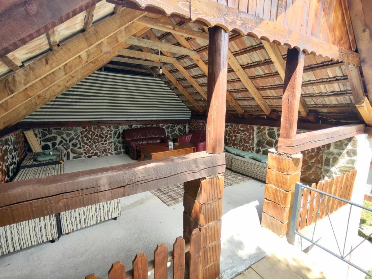 La Tataia Zahei Hotel Dragus Bagian luar foto