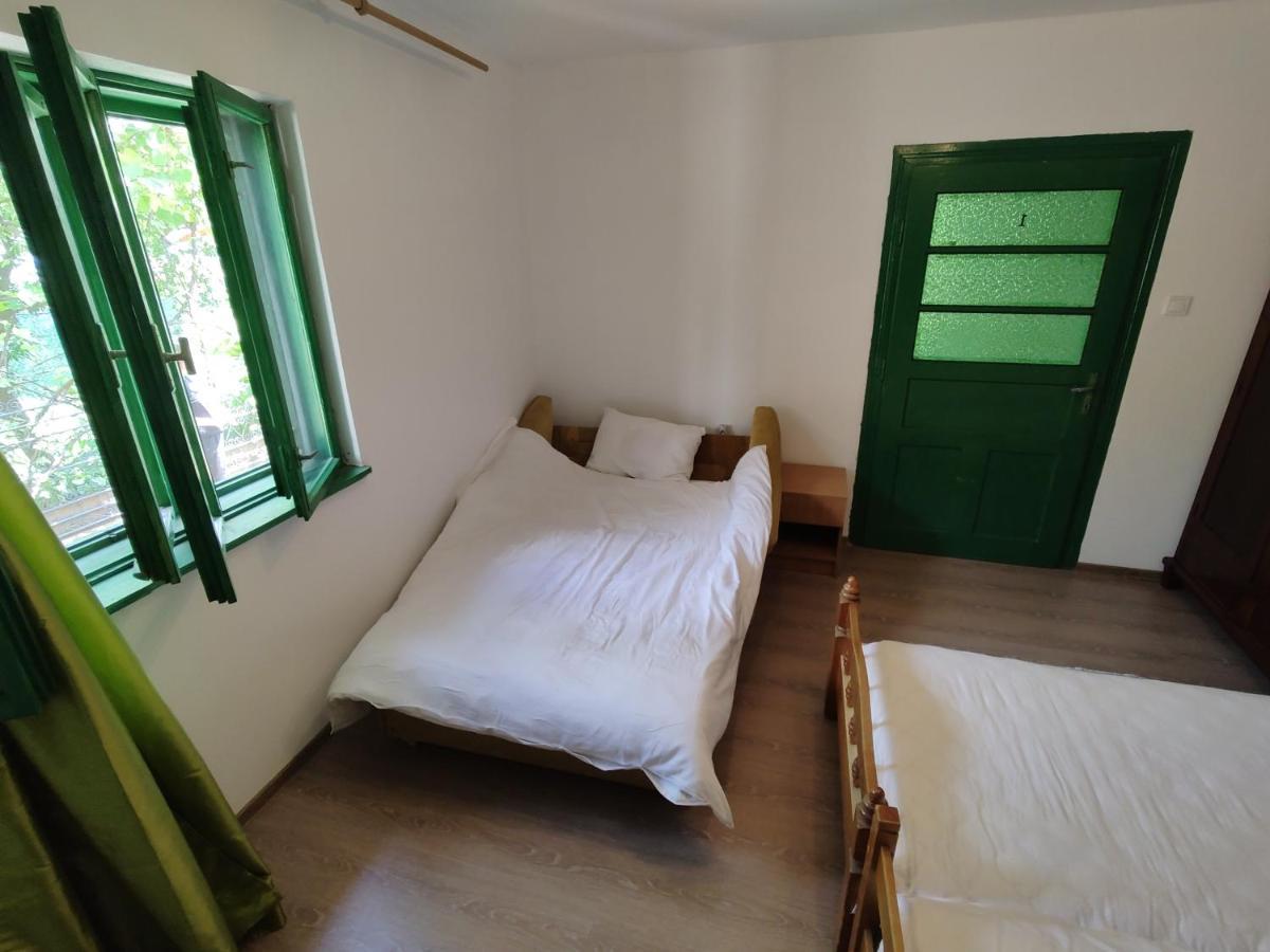 La Tataia Zahei Hotel Dragus Bagian luar foto