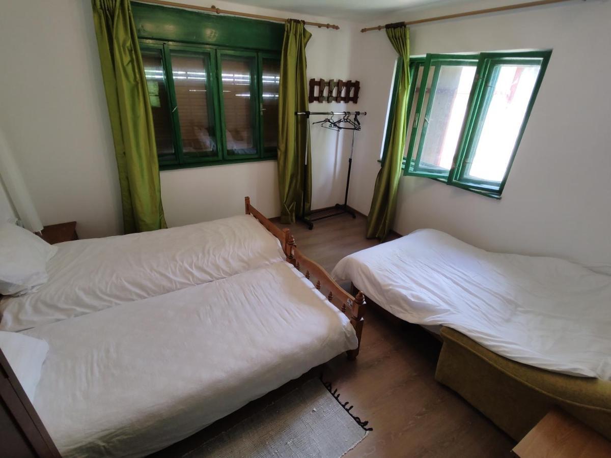 La Tataia Zahei Hotel Dragus Bagian luar foto