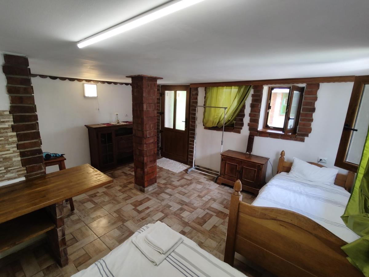 La Tataia Zahei Hotel Dragus Bagian luar foto