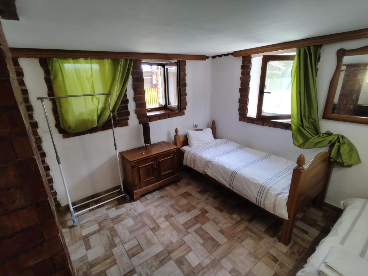 La Tataia Zahei Hotel Dragus Bagian luar foto