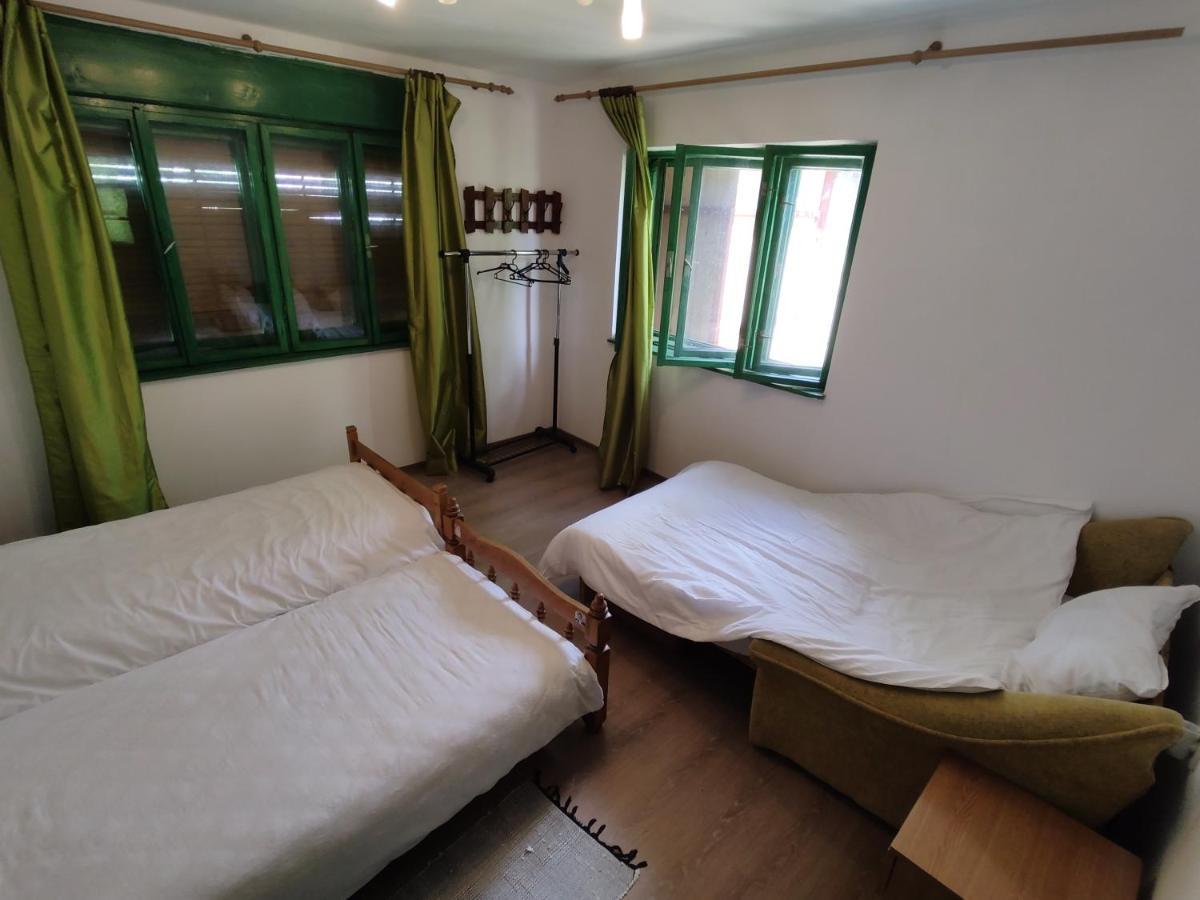 La Tataia Zahei Hotel Dragus Bagian luar foto